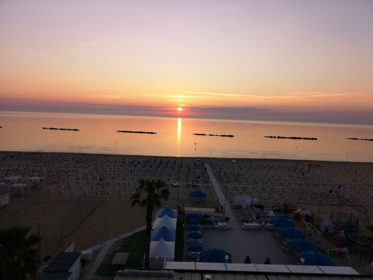 Hotel Palmarosa Roseto Degli Abruzzi Esterno foto